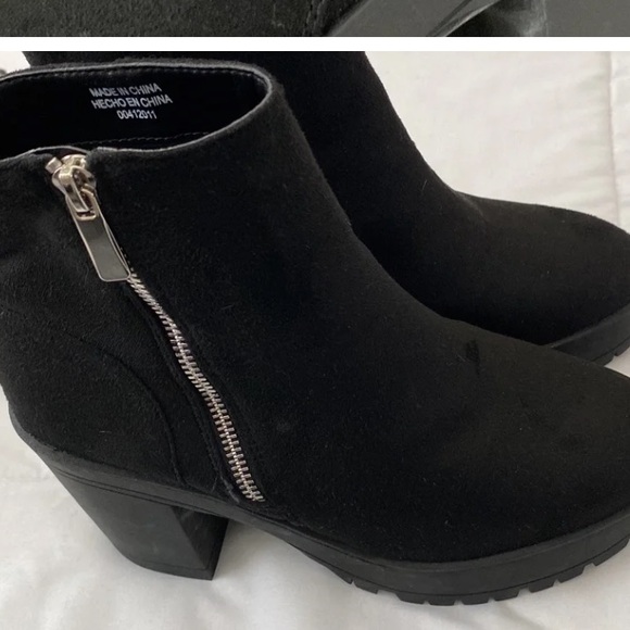 BOOTS - Picture 3 of 3